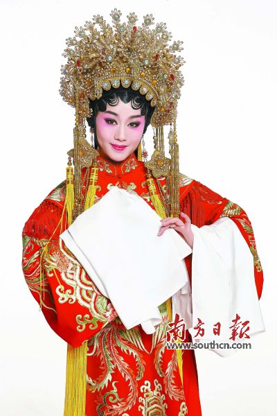 曾小敏扮相甜美、文武双全。